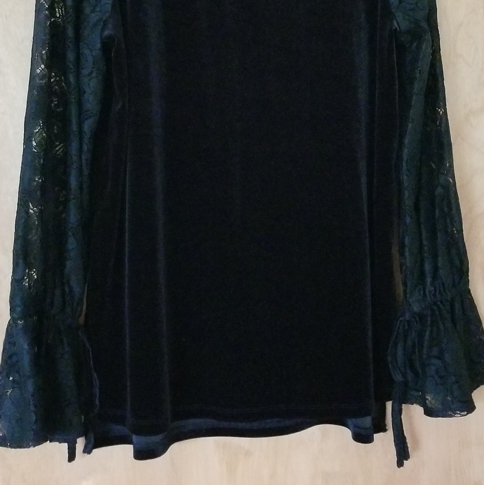 Tops/blouse - Picture 2 of 3